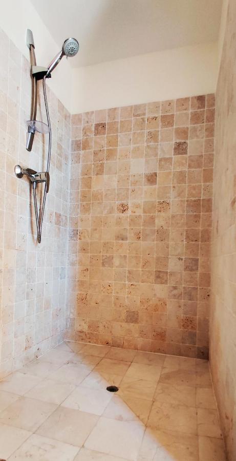 Superbe Chambre Avec Terrasse, Parking Prive, Jardin, Calme, Climatisation, 10 Mn Pont Du Gard #7 Apartment Рошфор-дю-Гар Екстериор снимка
