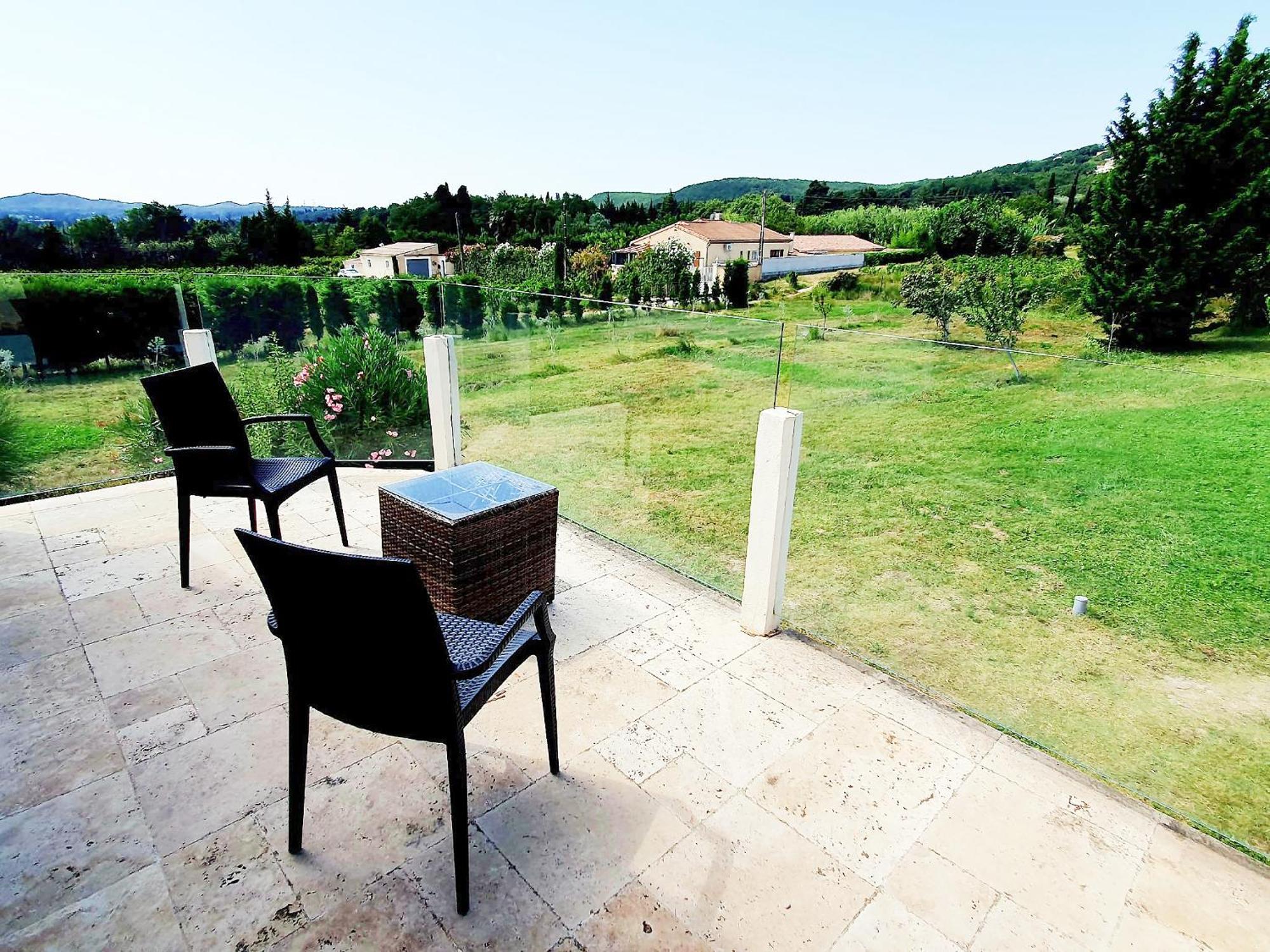 Superbe Chambre Avec Terrasse, Parking Prive, Jardin, Calme, Climatisation, 10 Mn Pont Du Gard #7 Apartment Рошфор-дю-Гар Екстериор снимка